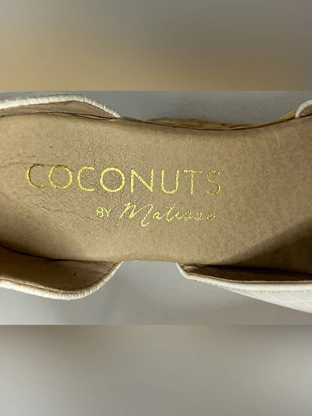 Coconuts By Matisse Mickie Sandals‎ Womens 9 / 40 White Croc Espadrille Wedge